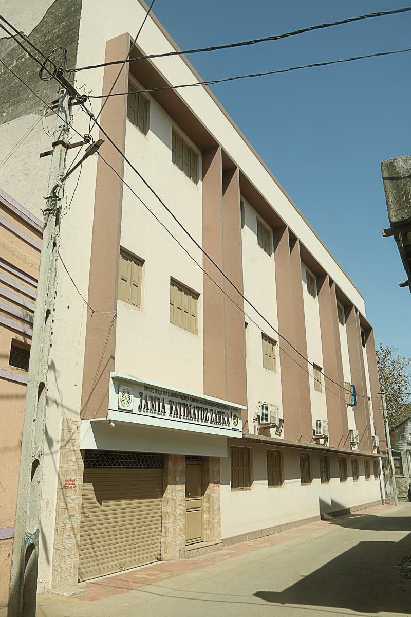 The Trust building, Khar